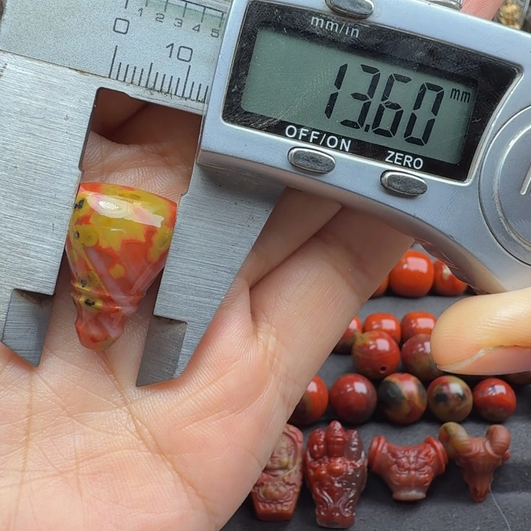 南红玛瑙未镶嵌颈饰特价 微瑕 不退换