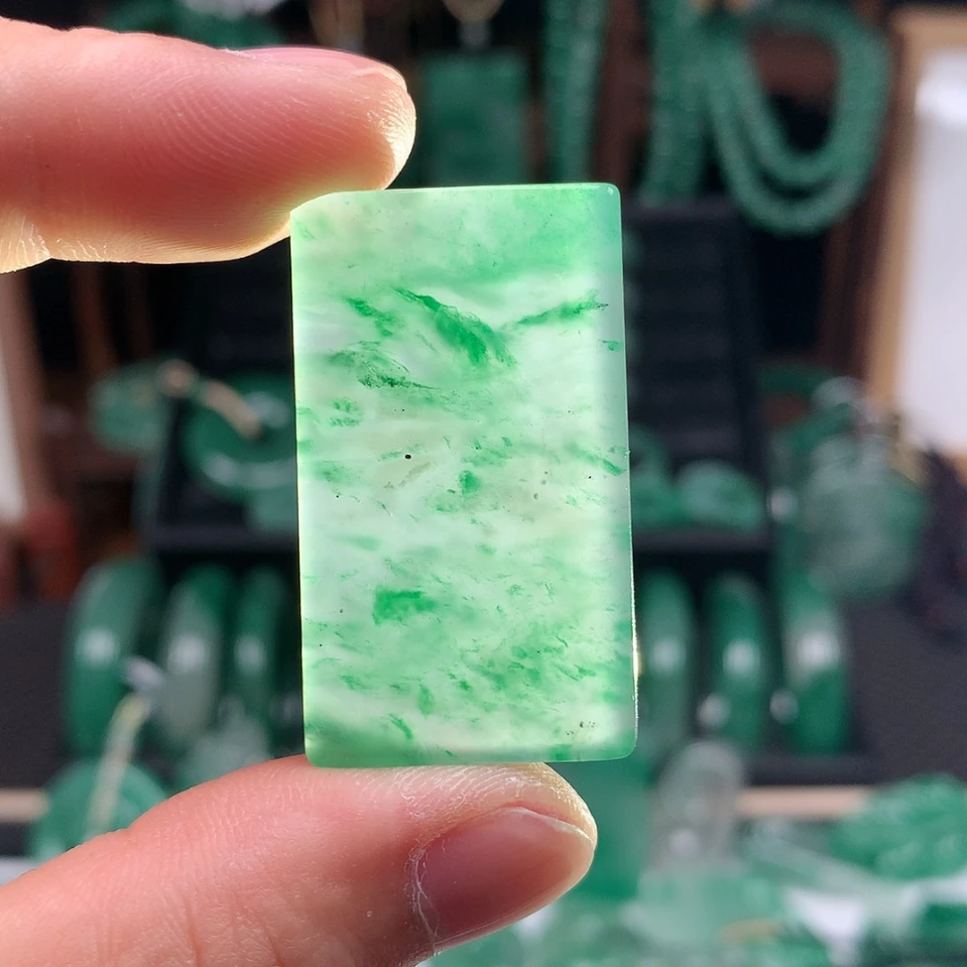 石英质玉吊坠(不含链)未镶嵌方牌