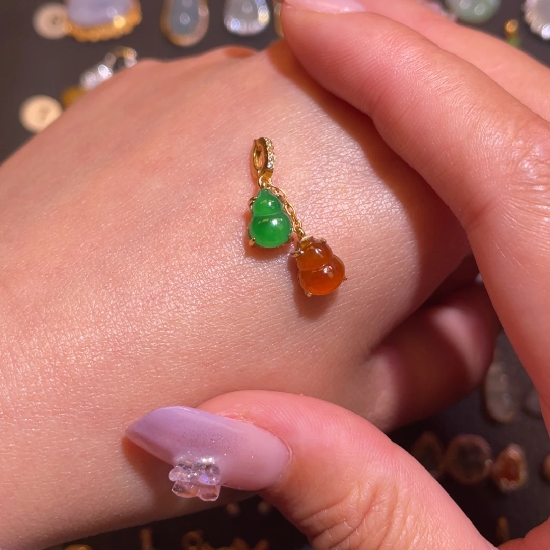 苏***S翡翠银S925镶嵌颈饰