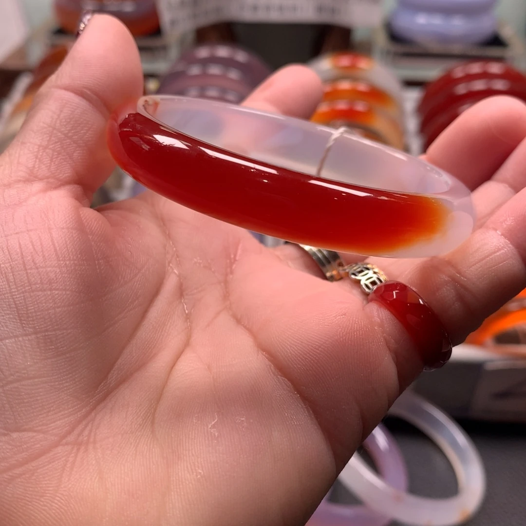 玛瑙/玉髓手镯未镶嵌?***木