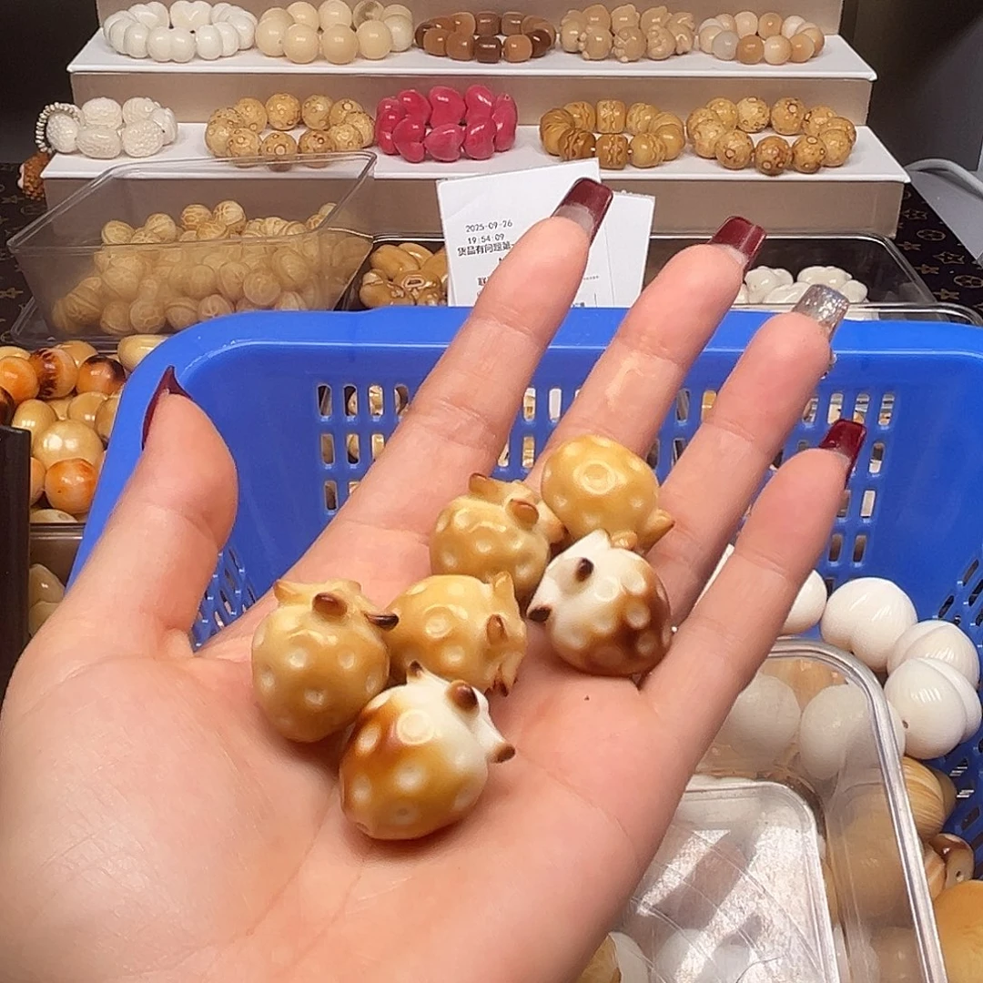 暖***暖菩提根/象牙果手串通货炭烤草莓6颗