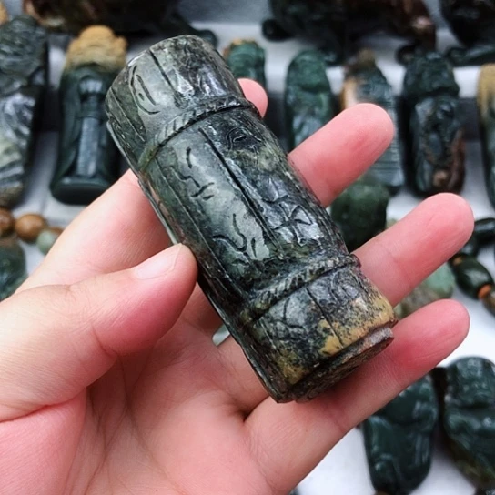 未镶嵌岫岩河磨玉（透闪石质玉）把件