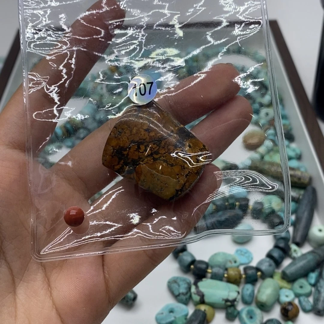 莫***闲南红玛瑙未镶嵌挂件