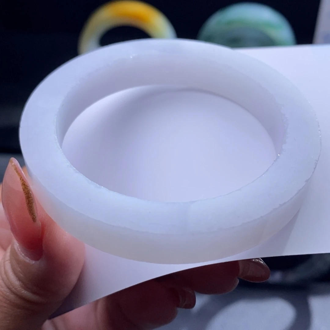 定制翡翠未镶嵌翡翠手镯