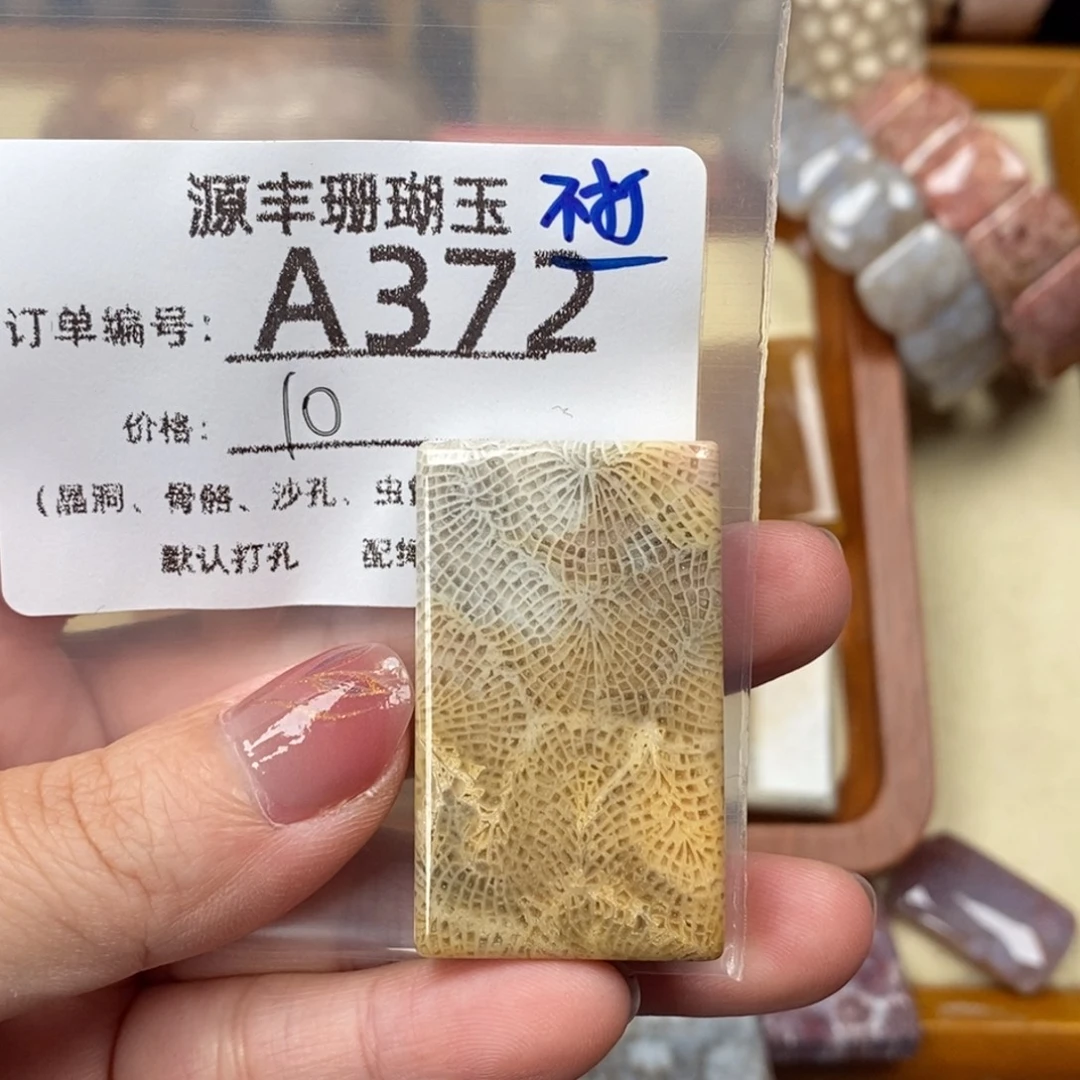 堇***y硅化玉未镶嵌颈饰