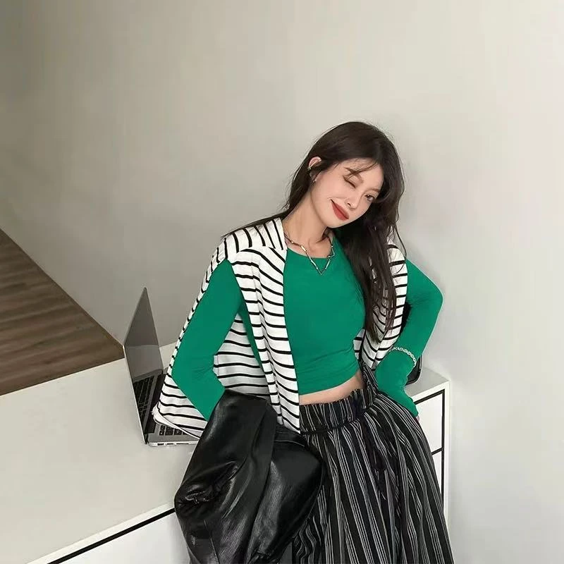 0941 T恤女长袖短款修身短款体恤圆领露脐设计感气质上衣