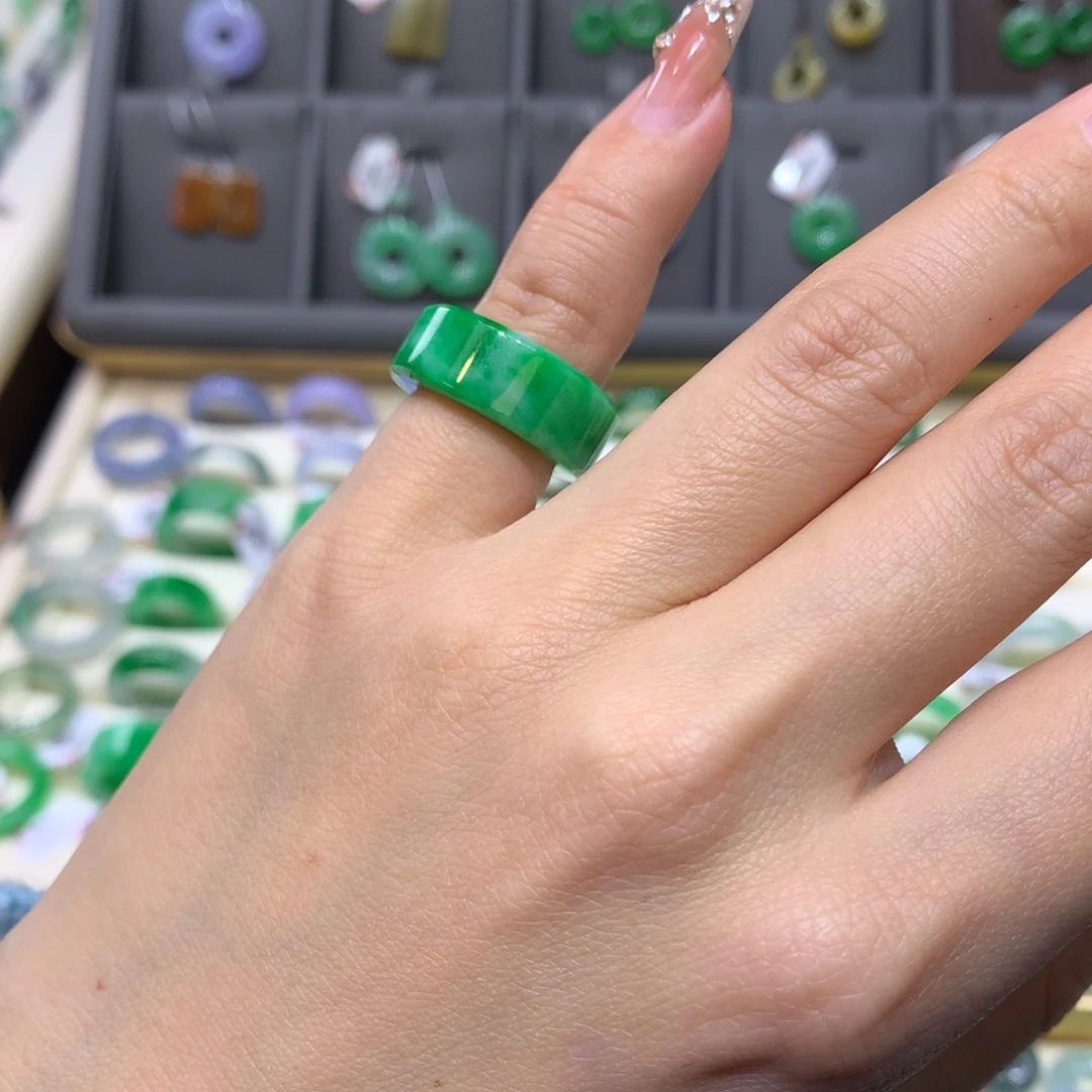 翡翠戒指未镶嵌翡翠