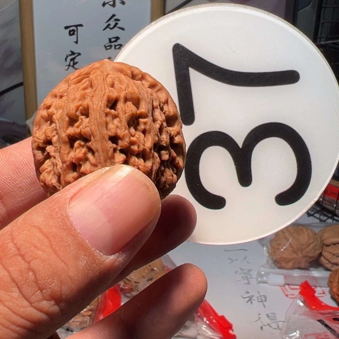 朵****文玩核桃，白色37号