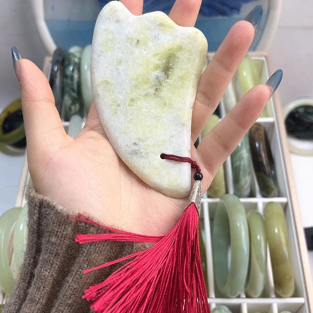 蛇纹石玉未镶嵌手镯瑕疵