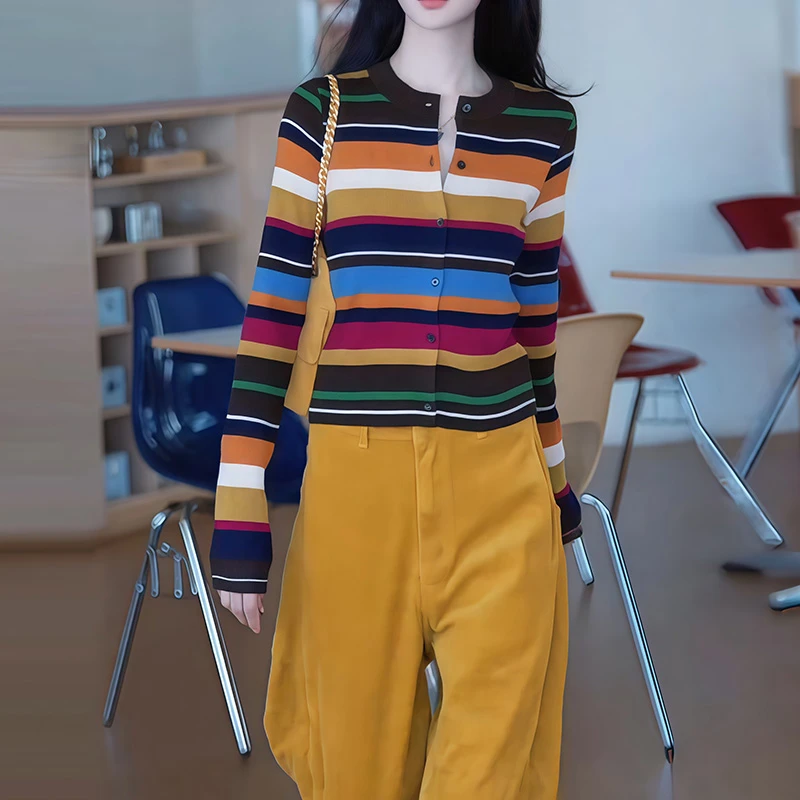 高级感独特别致彩色条纹设计感长袖针织开衫秋冬新款慵懒风上衣女