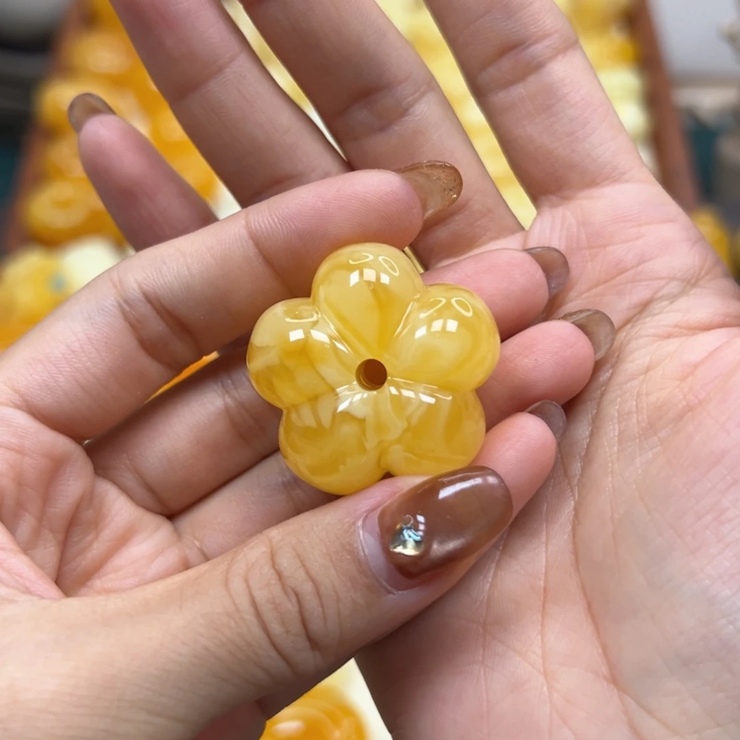 清***辰未镶嵌颈饰琥珀蜜蜡