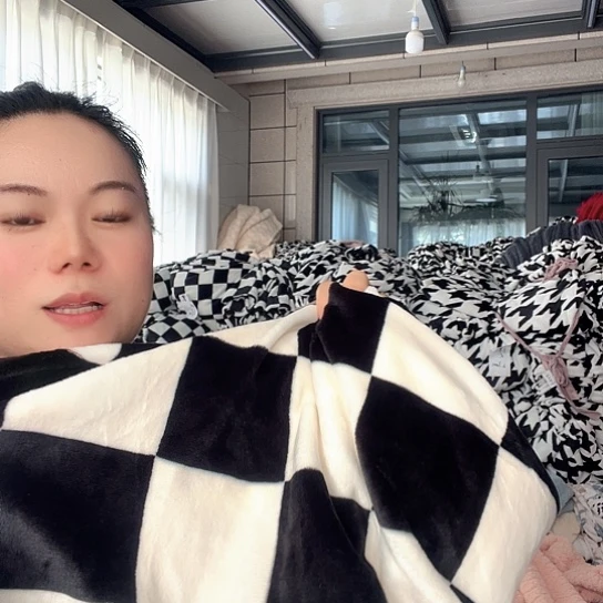 羊驼毛法兰绒米杏黑白格被套150×200
