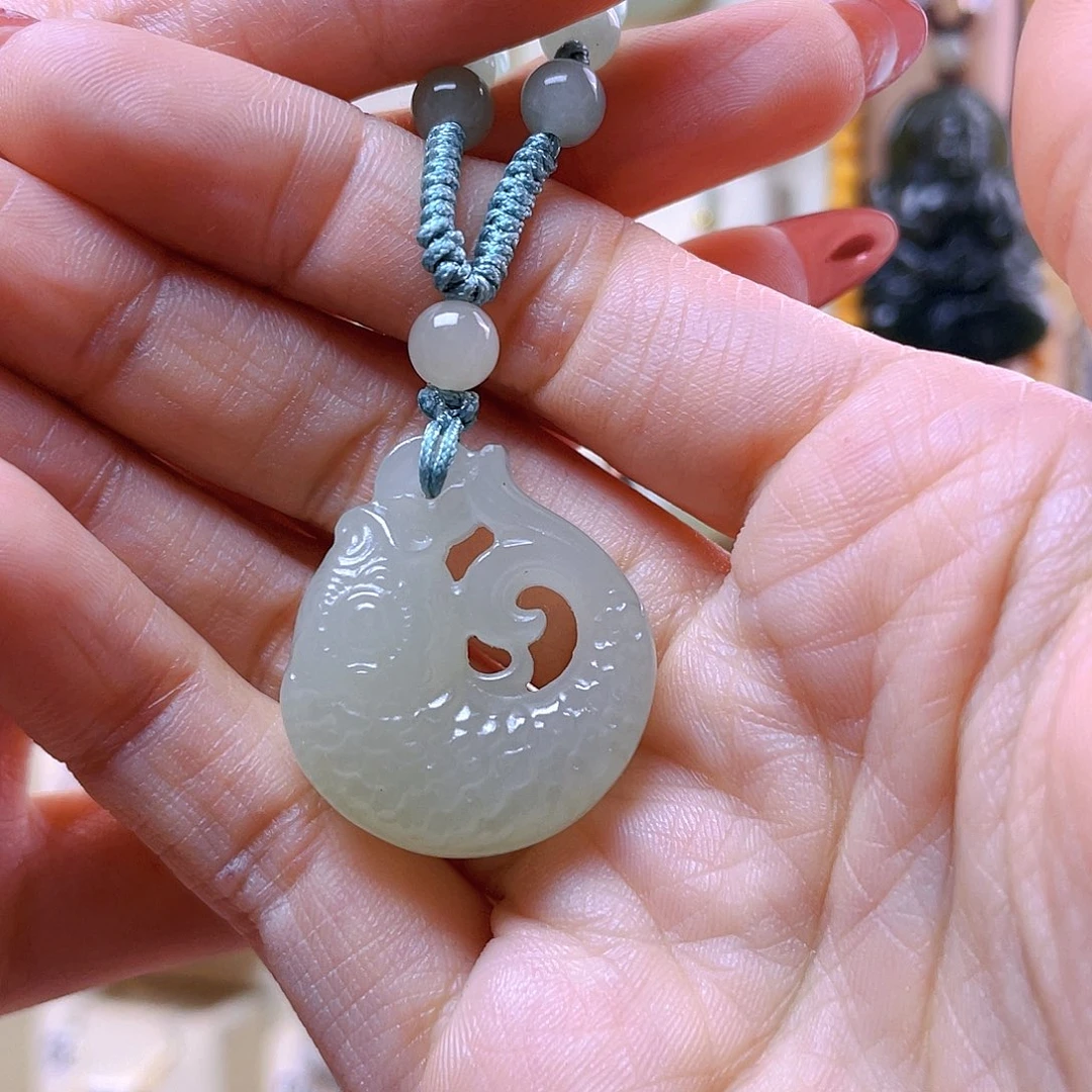 和田玉吊坠(赠链)未镶嵌香****腿