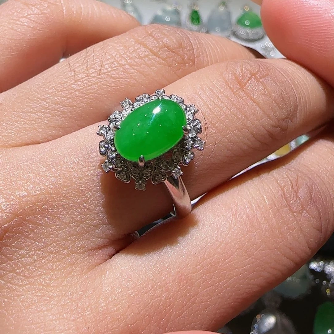 【闪购商品】颈饰18K金镶嵌翡翠天然