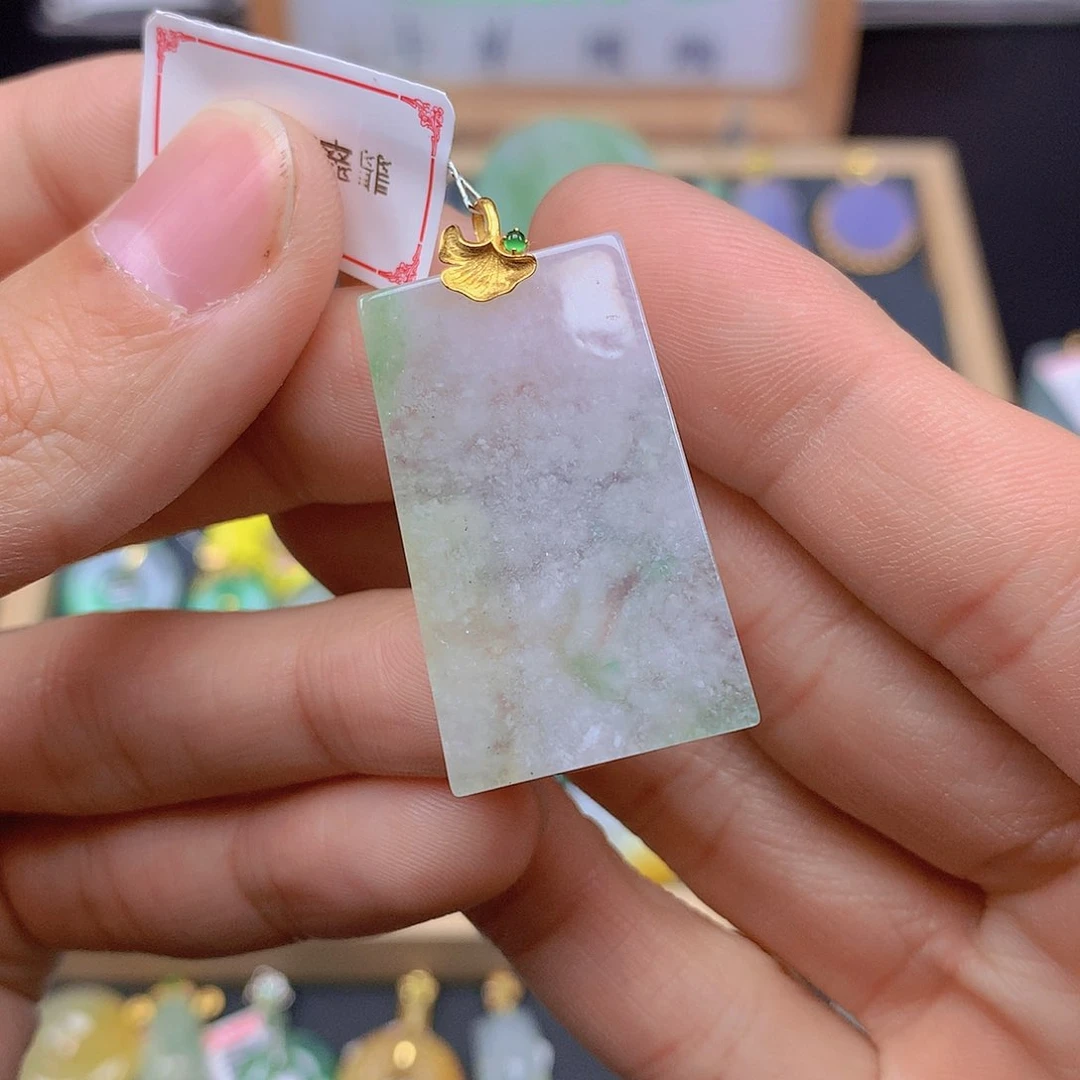 翡翠颈饰18K金镶嵌翡翠