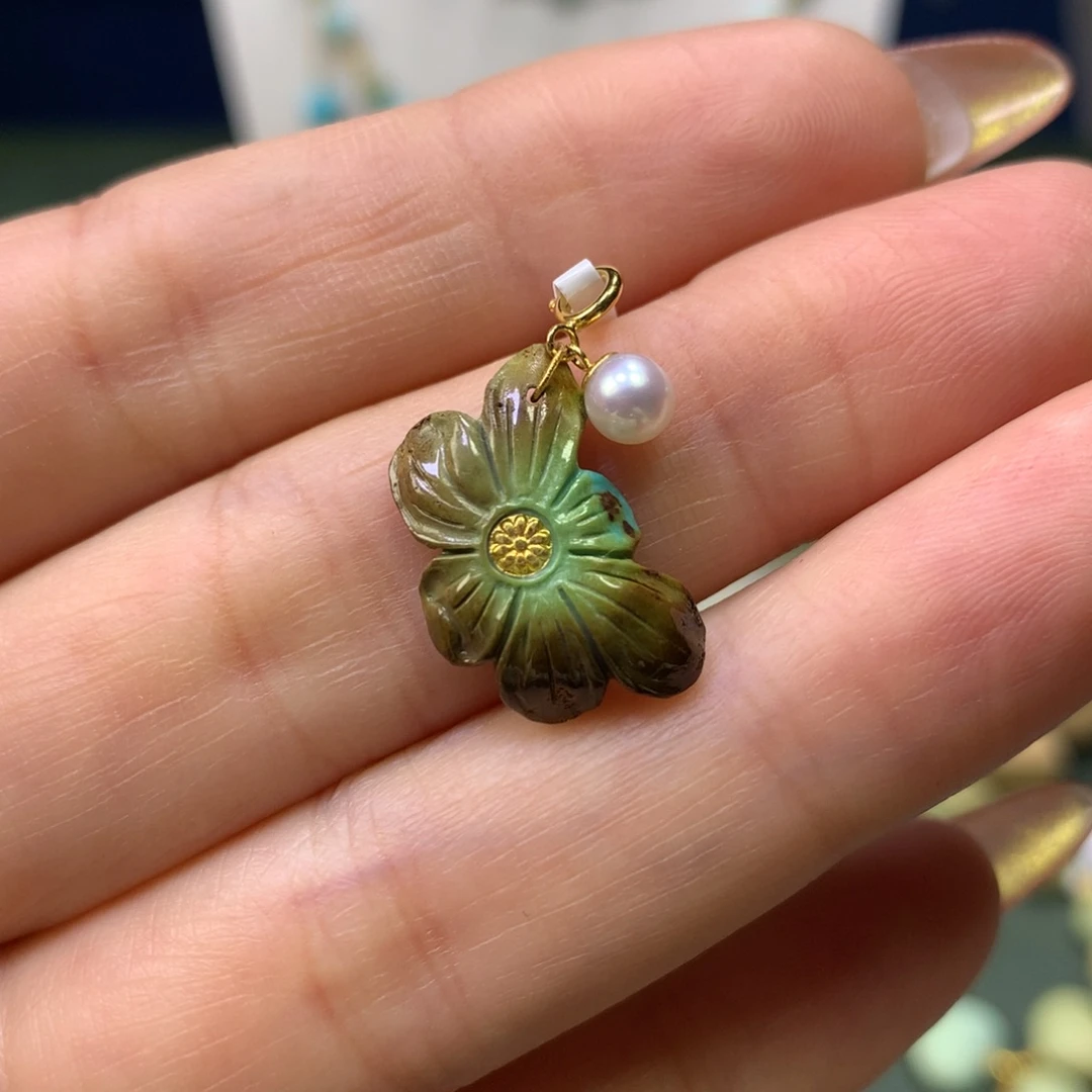 绿松石吊坠18K金镶嵌