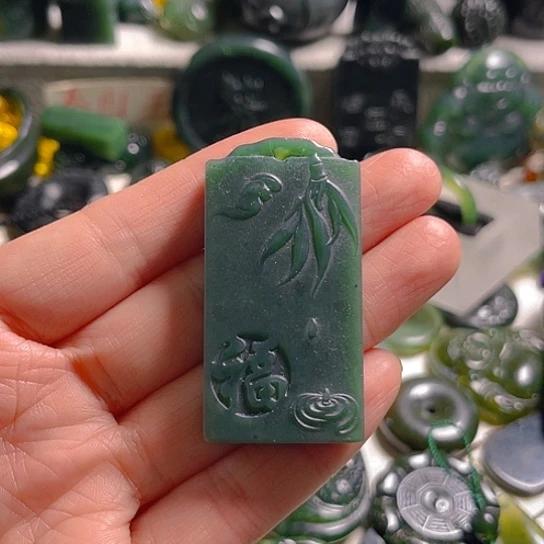 蛇纹石玉挂件合金