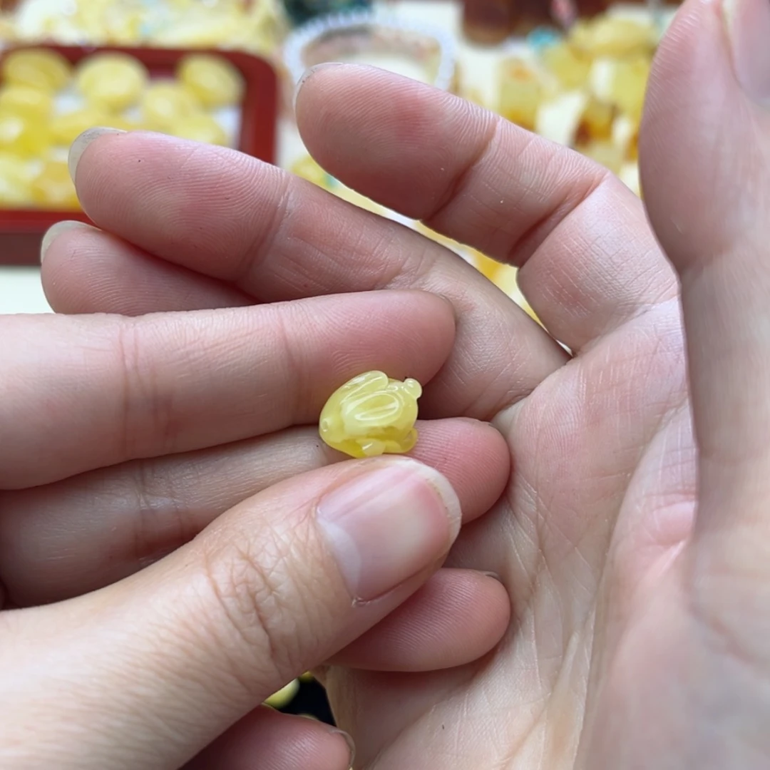 【闪购商品】蜜蜡裸石未镶嵌配饰