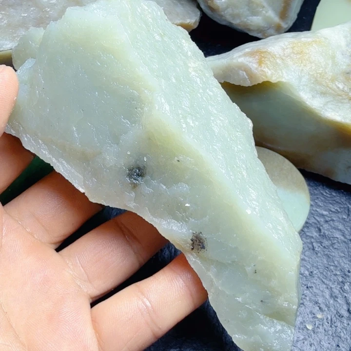 和田玉（糖玉）未镶嵌珠宝奇石