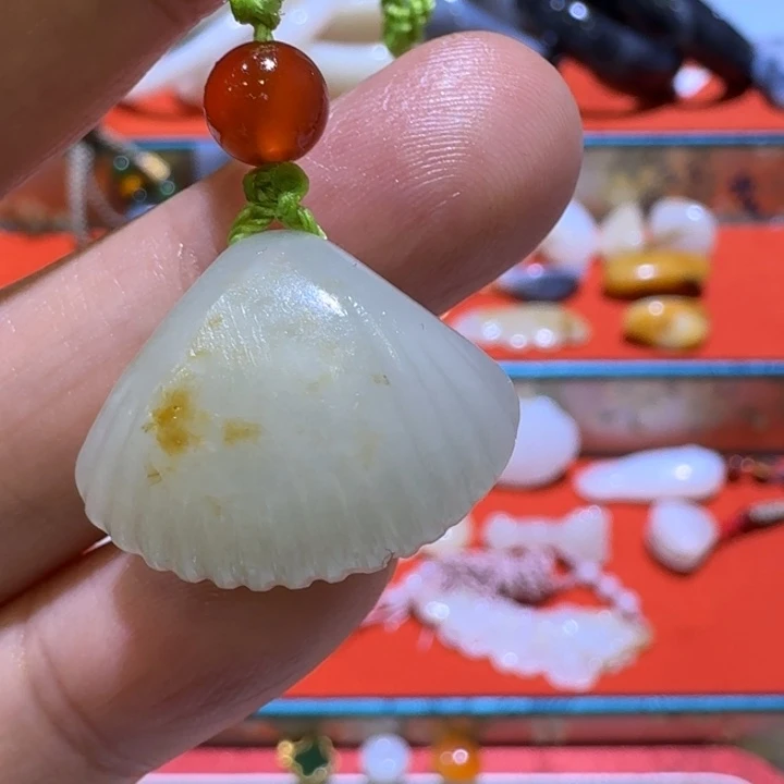 颈饰未镶嵌和田玉（子料）