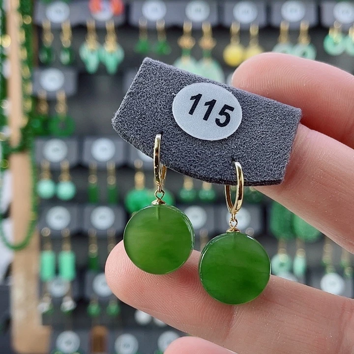 18K金镶嵌和田玉耳饰