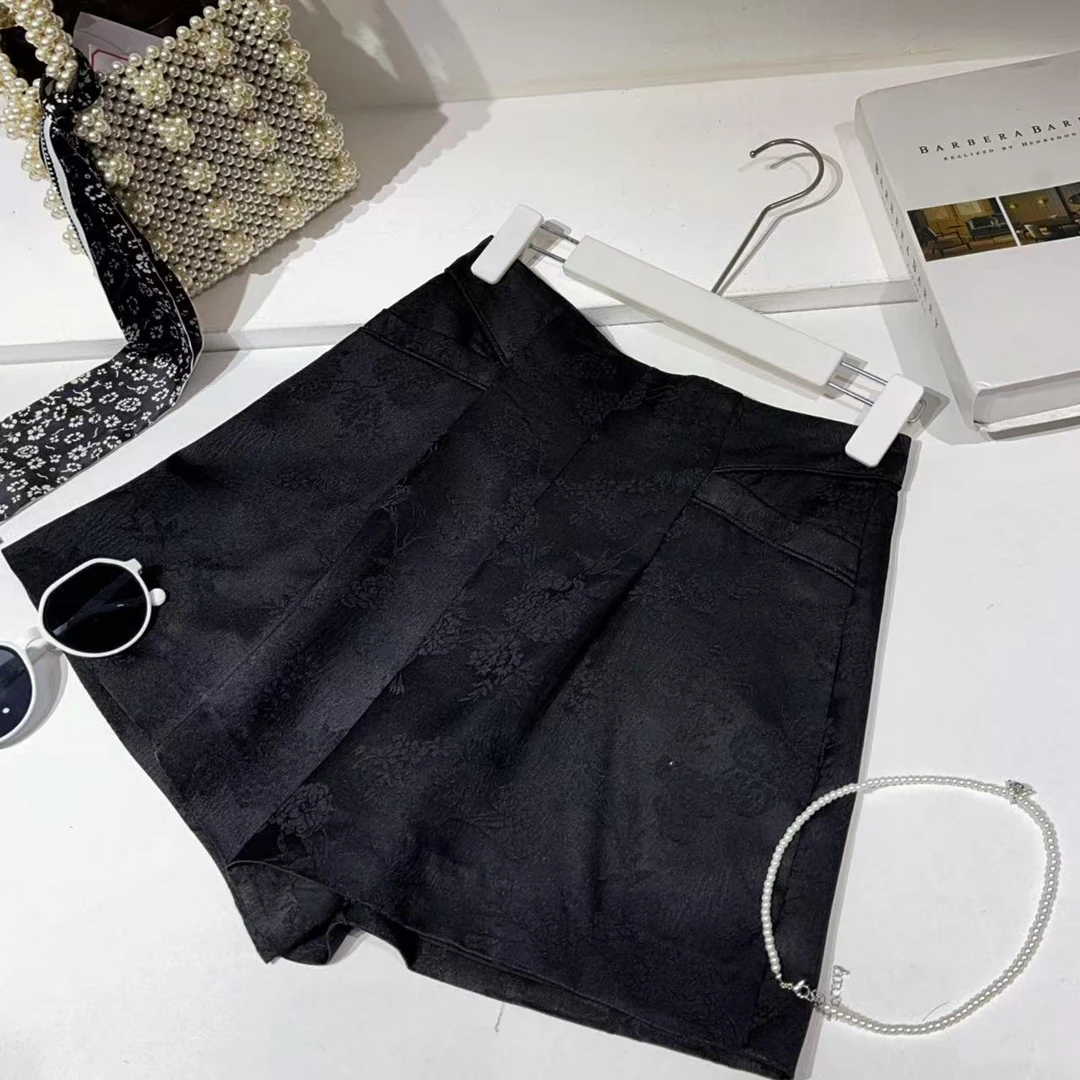 MM M腰68长42暗纹提花丝滑宫廷风光泽感短裤 1006