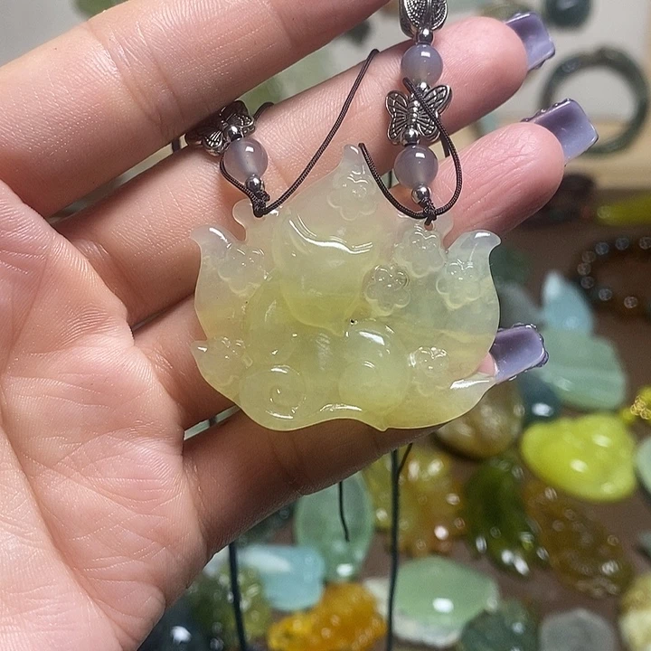 蛇纹石玉吊坠未镶嵌