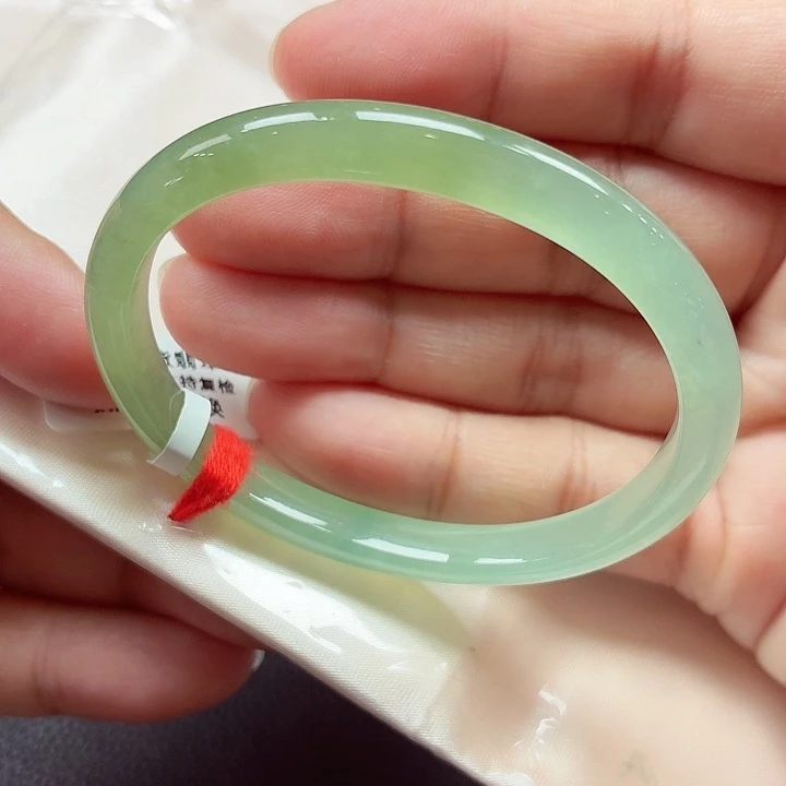 翡翠未镶嵌手镯（贵妃镯）天然缅甸