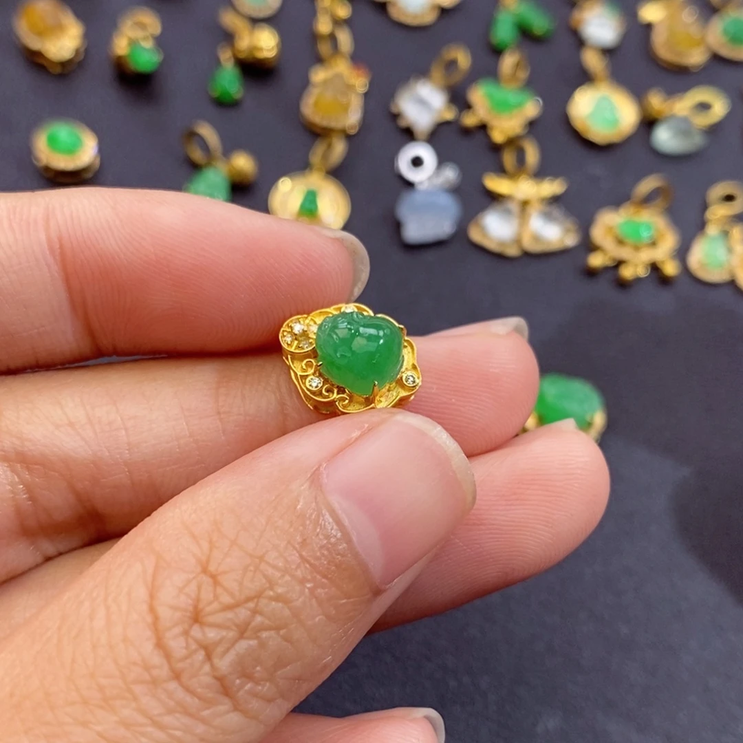 朵***朵颈饰18K金镶嵌翡翠翡翠