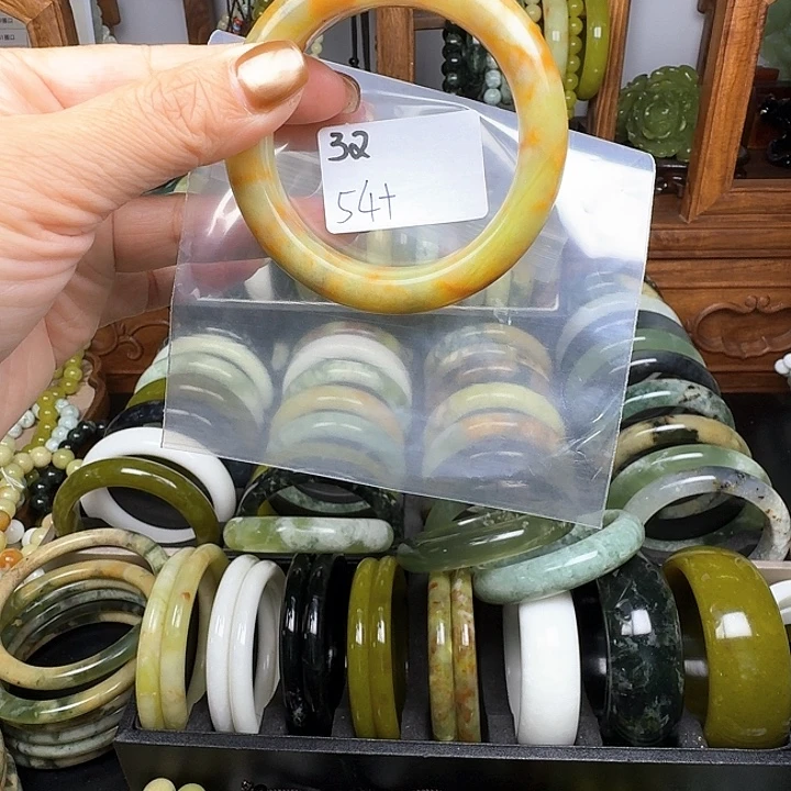 焱***未镶嵌蛇纹石玉手镯