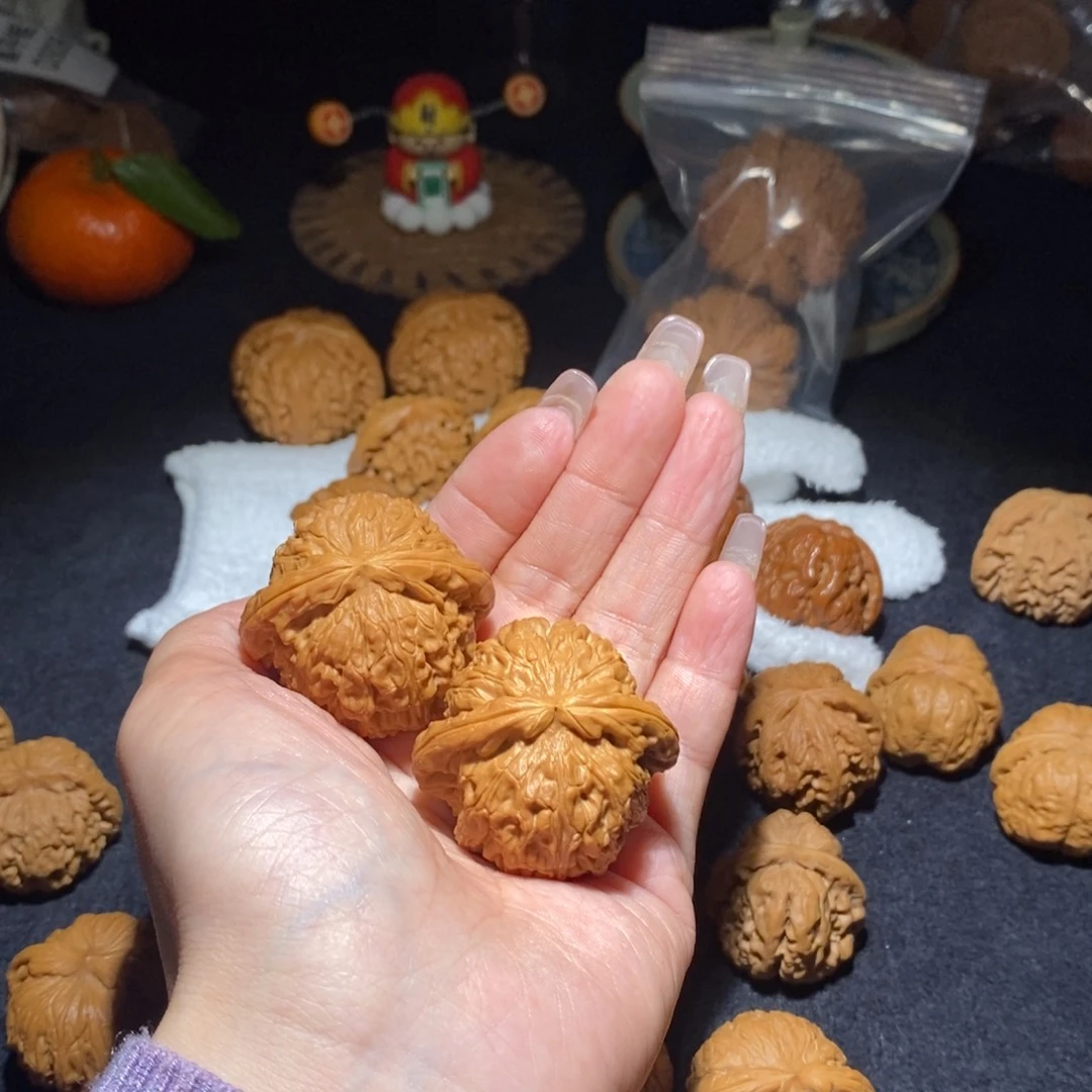 文玩核桃吊坠白狮子42