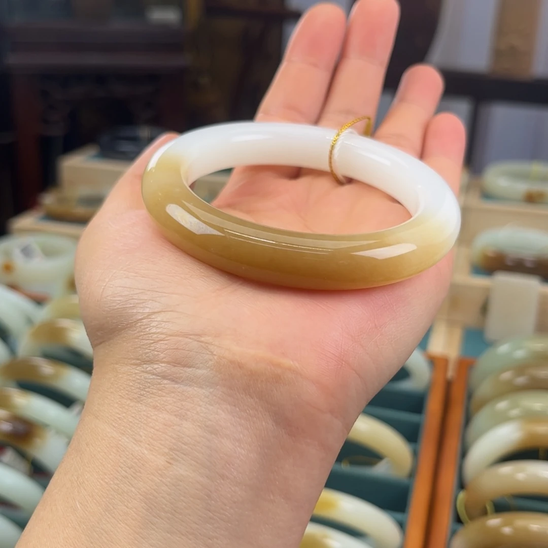 和田玉未镶嵌手镯