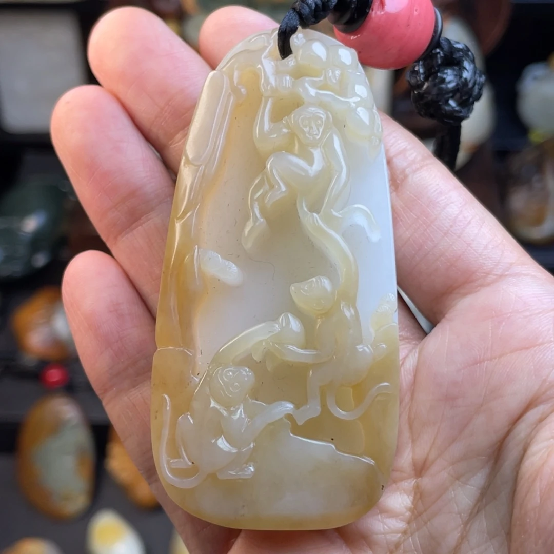 和田玉未镶嵌把件