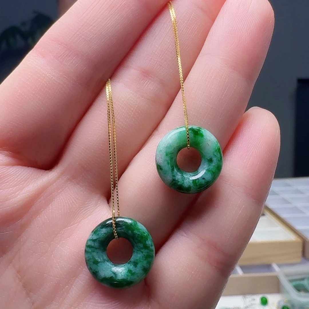 翡翠未镶嵌吊坠(赠链)多样性发货其一