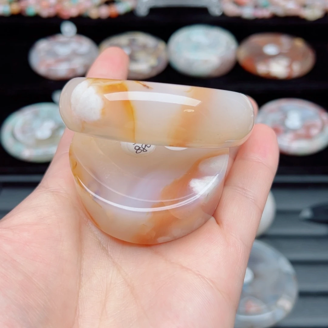 玛瑙/玉髓手镯未镶嵌58