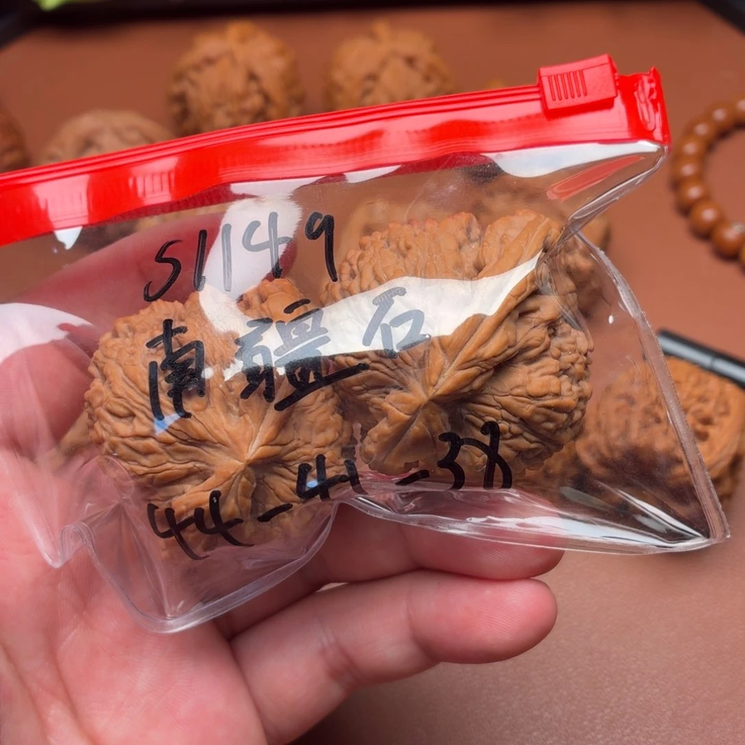 文玩核桃把件平**姓南疆石
