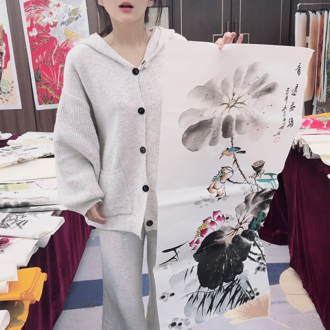 国画长腿美女卖画