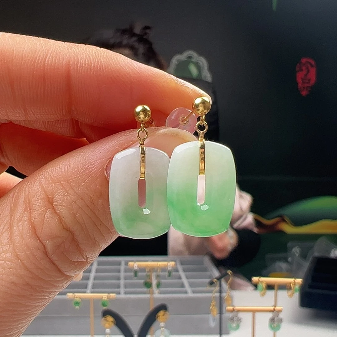 18K金镶嵌翡翠耳饰