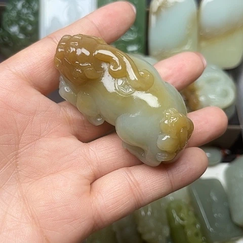 颈饰未镶嵌和田玉为*谁