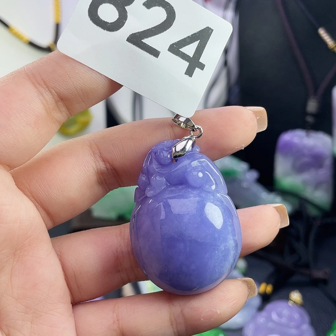 翡翠未镶嵌吊坠(赠链)