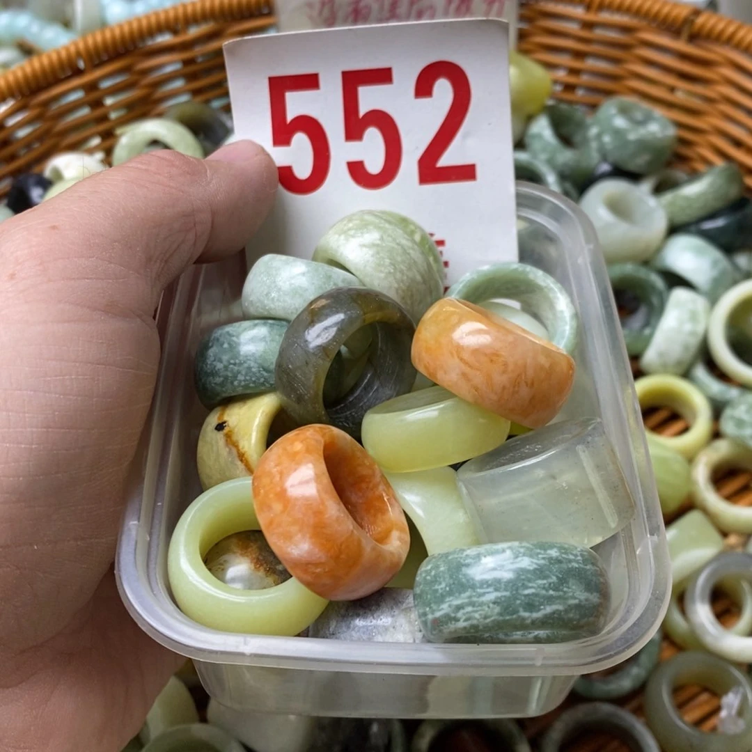 蛇纹石玉挂坠未镶嵌