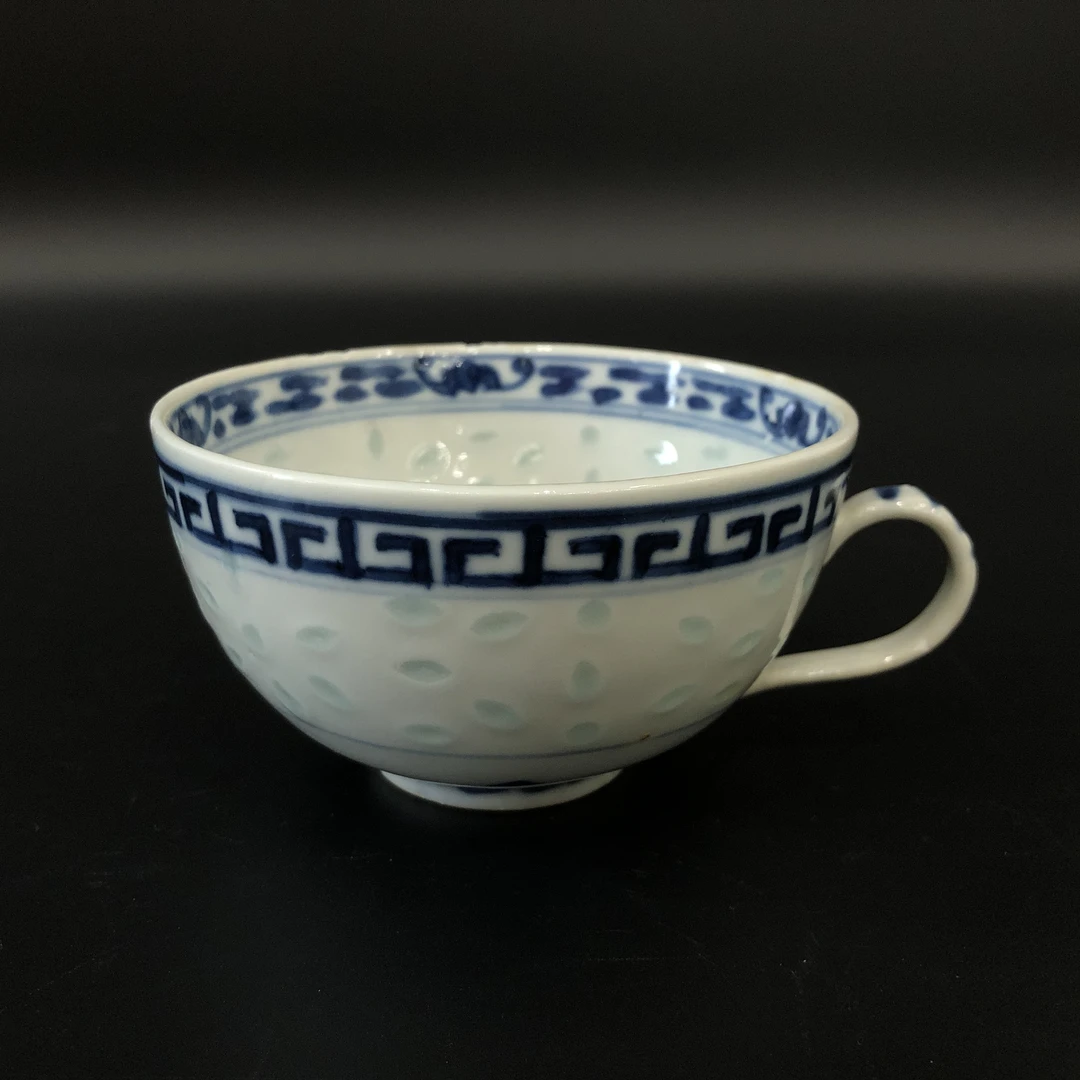 lot:25121061 民国青花龙纹玲珑把杯 直径9.3cm高5.2cm