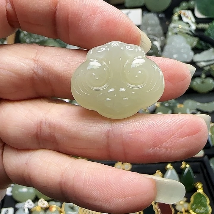 颈饰未镶嵌和田玉云