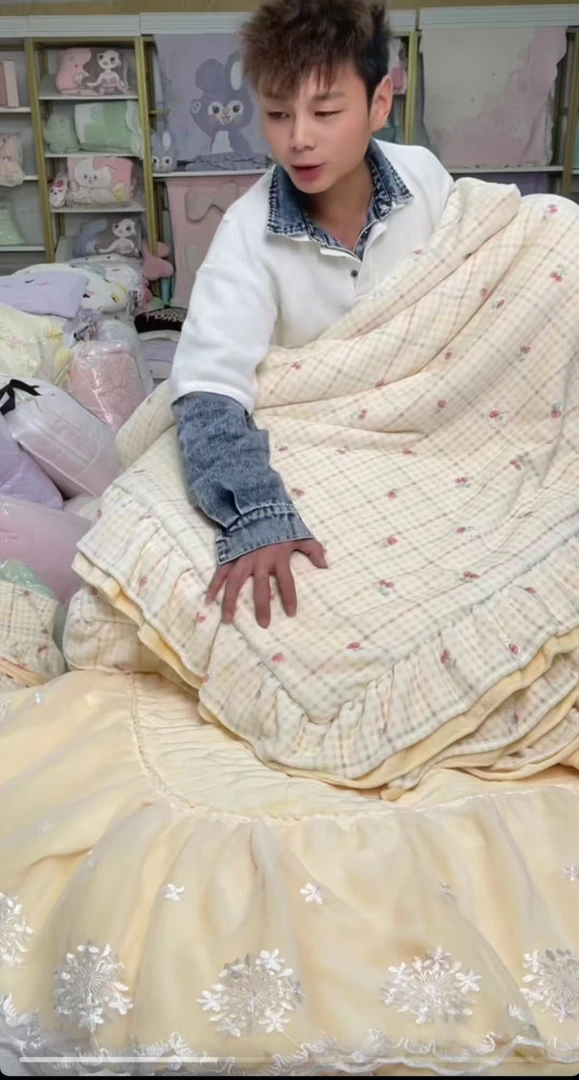 黄色格子床盖四件套-牛奶绒加厚床盖