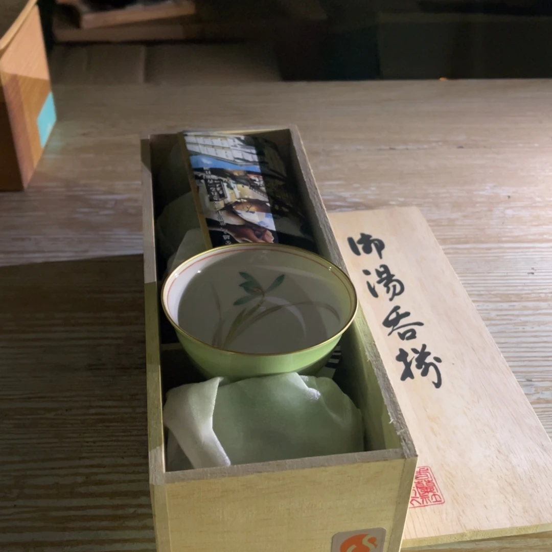 瓷片l****6密密麻麻地排列着一个大