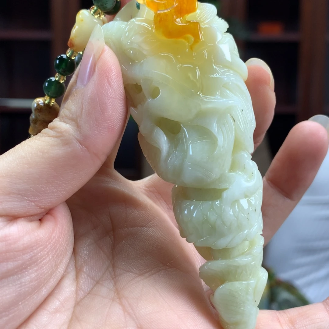 蛇纹石玉未镶嵌颈饰