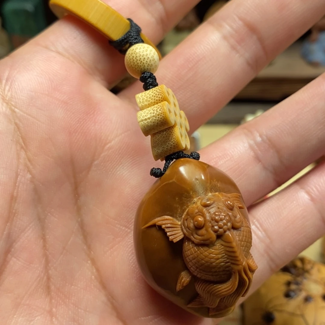 潍坊核雕桃核雕刻兰寿鱼富贵有余