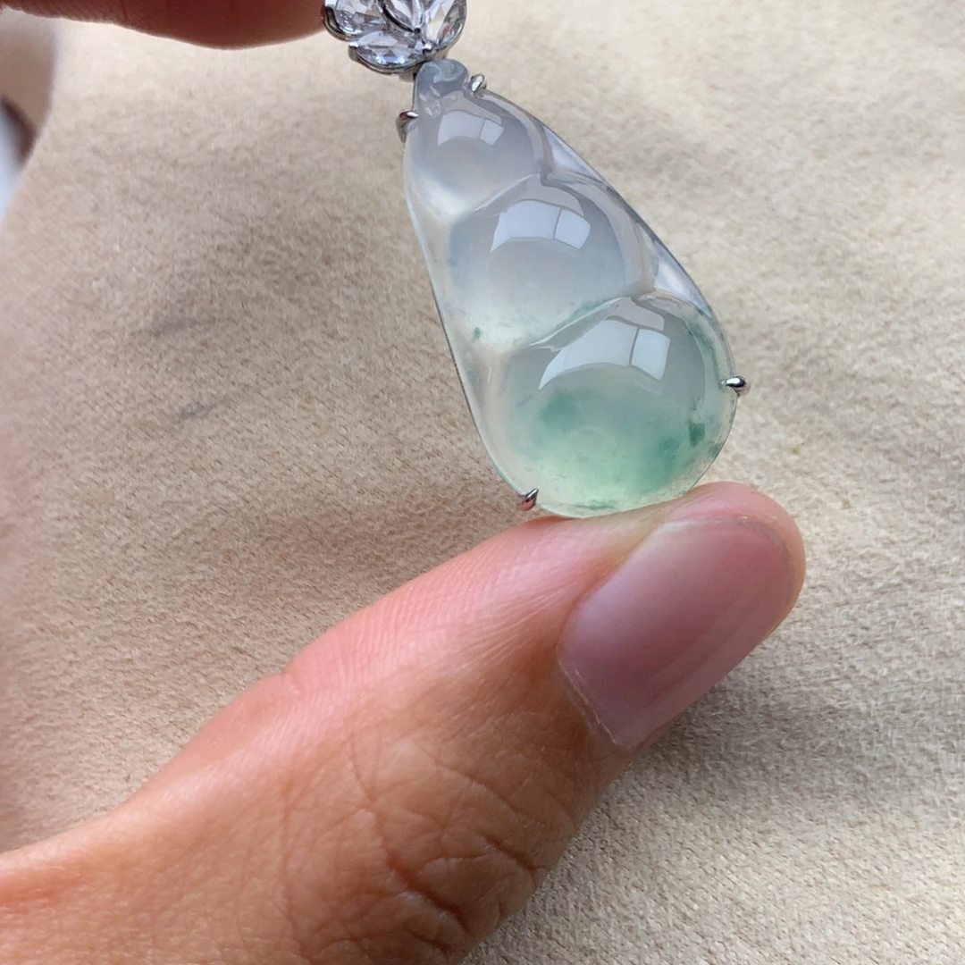 翡翠18K金镶嵌吊坠(不含链)福豆