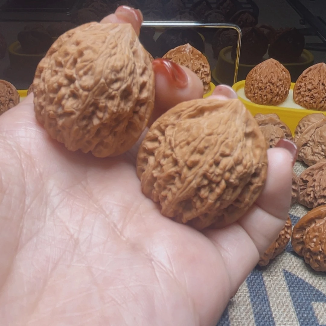 文玩核桃把件绣球