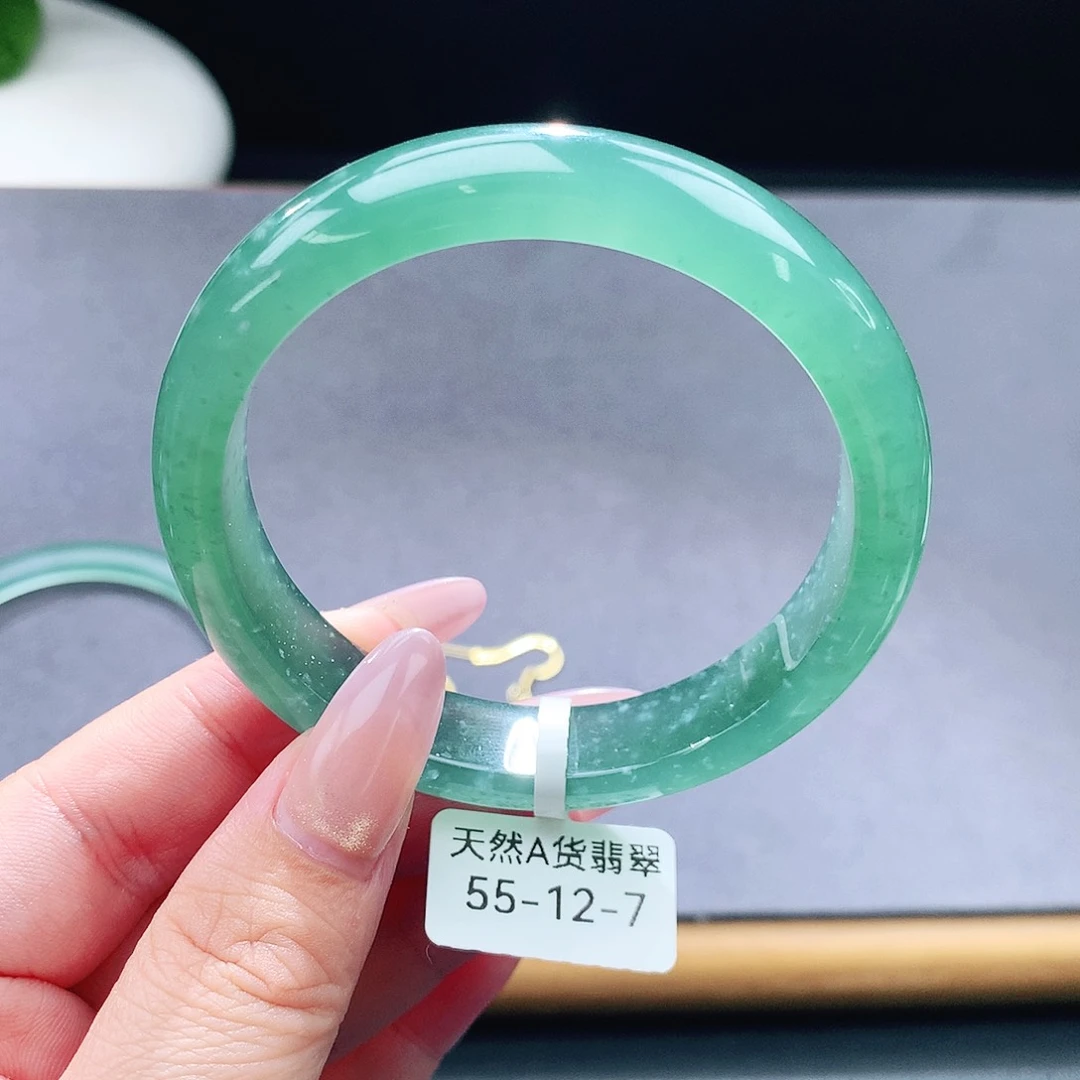 未镶嵌手镯（圆镯）翡翠